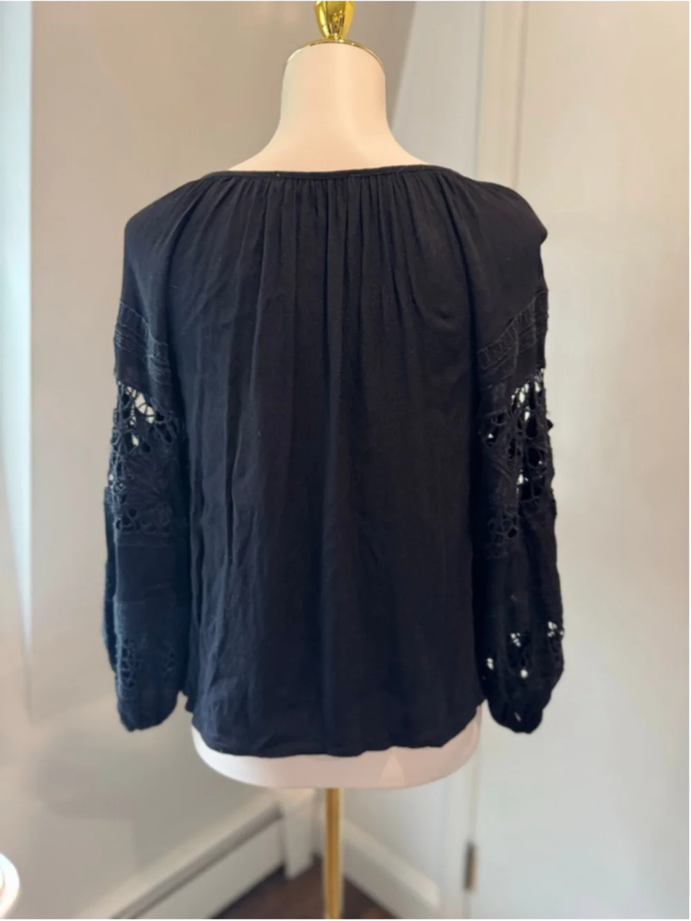 ASTR The Label | Crochet Balloon Sleeve Peasant Blouse | Black | Size Small - Picture 2 of 6